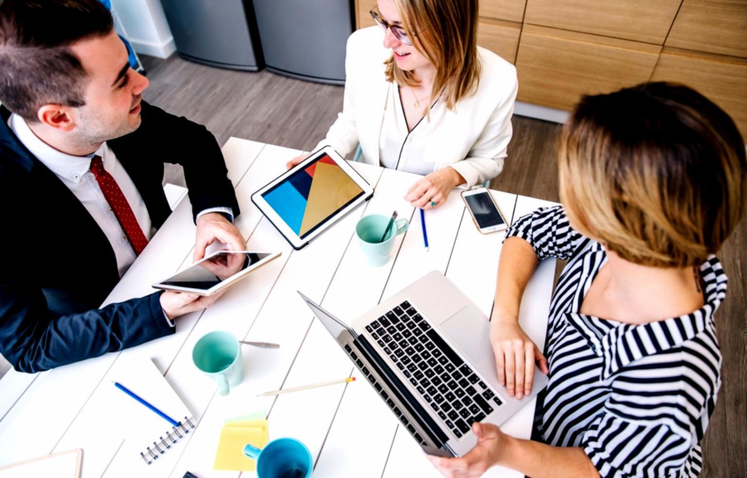 Moderne Büroumgebung für Finanzschulungen